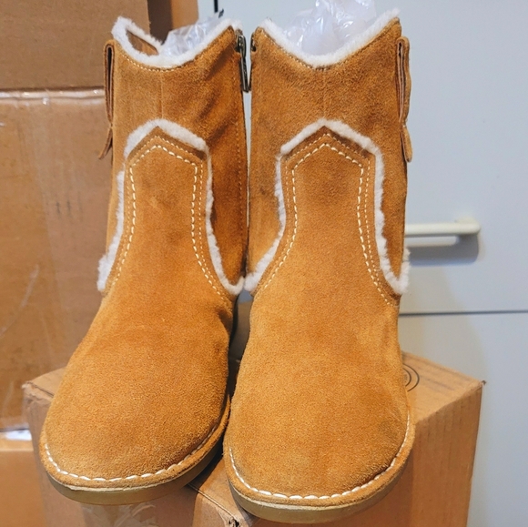 SOLD OUT UGG CATICA Western Style Ankle Boots S-9. - Picture 3 of 12